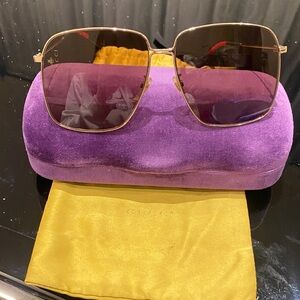 Gucci Women's Sunglasses with Gold Frame